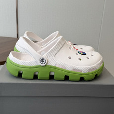 Balenciaga 巴黎世家洞洞鞋 Balenciaga 春夏最新情侣款洞洞鞋,黑马单品,海 Balenciaga 巴黎世家洞洞鞋 Balenciaga 春夏最新情侣款洞洞鞋,黑马单品,海