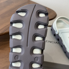 Balenciaga 巴黎世家洞洞鞋 Balenciaga 春夏最新情侣款洞洞鞋,黑马单品,海 Balenciaga 巴黎世家洞洞鞋 Balenciaga 春夏最新情侣款洞洞鞋,黑马单品,海