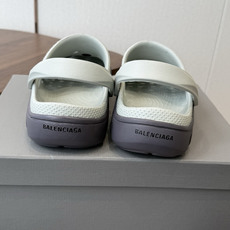 Balenciaga 巴黎世家洞洞鞋 Balenciaga 春夏最新情侣款洞洞鞋,黑马单品,海 Balenciaga 巴黎世家洞洞鞋 Balenciaga 春夏最新情侣款洞洞鞋,黑马单品,海