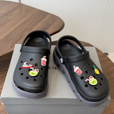 Balenciaga 巴黎世家洞洞鞋 Balenciaga 春夏最新情侣款洞洞鞋,黑马单品,海 Balenciaga 巴黎世家洞洞鞋 Balenciaga 春夏最新情侣款洞洞鞋,黑马单品,海