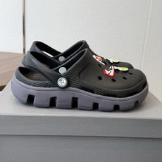 Balenciaga 巴黎世家洞洞鞋 Balenciaga 春夏最新情侣款洞洞鞋,黑马单品,海 Balenciaga 巴黎世家洞洞鞋 Balenciaga 春夏最新情侣款洞洞鞋,黑马单品,海