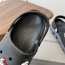 Balenciaga 巴黎世家洞洞鞋 Balenciaga 春夏最新情侣款洞洞鞋,黑马单品,海 Balenciaga 巴黎世家洞洞鞋 Balenciaga 春夏最新情侣款洞洞鞋,黑马单品,海