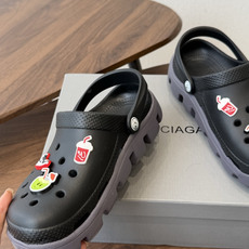 Balenciaga 巴黎世家洞洞鞋 Balenciaga 春夏最新情侣款洞洞鞋,黑马单品,海 Balenciaga 巴黎世家洞洞鞋 Balenciaga 春夏最新情侣款洞洞鞋,黑马单品,海