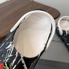 Balenciaga 巴黎世家洞洞鞋 Balenciaga 春夏最新情侣款洞洞鞋,黑马单品,海 Balenciaga 巴黎世家洞洞鞋 Balenciaga 春夏最新情侣款洞洞鞋,黑马单品,海