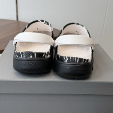 Balenciaga 巴黎世家洞洞鞋 Balenciaga 春夏最新情侣款洞洞鞋,黑马单品,海 Balenciaga 巴黎世家洞洞鞋 Balenciaga 春夏最新情侣款洞洞鞋,黑马单品,海