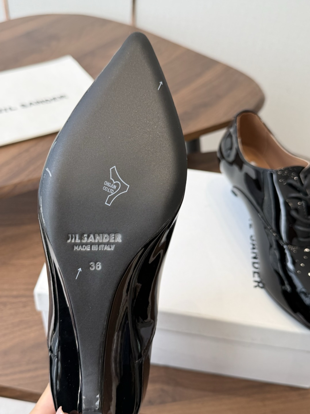 JlL SANDER吉尔 桑达穆勒鞋春夏玛丽珍乐福鞋，尖头系带设计极具品牌辨识度，舒适的小皮鞋！鞋面：软