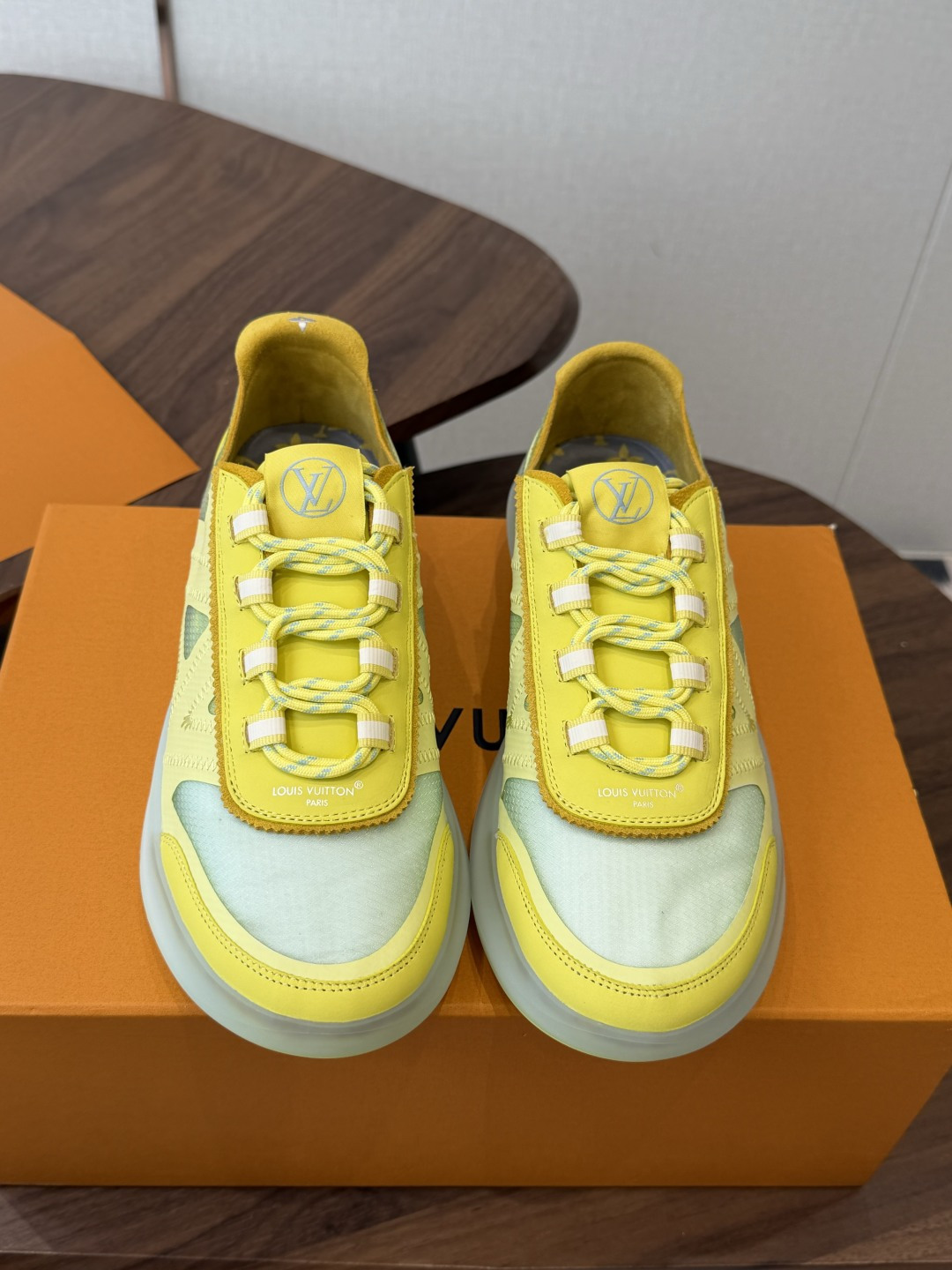LV 路易威登L家 驴牌最新SPrint 系列 厚底 网面 透气 休闲 运动鞋 跑鞋SPRINT运动鞋，