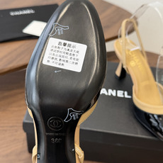 Chanel26ss夏季新款拼色漆皮后绊带高跟鞋这双拼色漆皮后绊带高跟鞋,是品牌经典双色美学的标志性演绎 Chanel26ss夏季新款拼色漆皮后绊带高跟鞋这双拼色漆皮后绊带高跟鞋,是品牌经典双色美学的标志性演绎