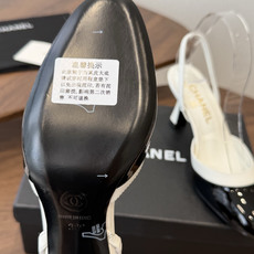 Chanel26ss夏季新款拼色漆皮后绊带高跟鞋这双拼色漆皮后绊带高跟鞋,是品牌经典双色美学的标志性演绎 Chanel26ss夏季新款拼色漆皮后绊带高跟鞋这双拼色漆皮后绊带高跟鞋,是品牌经典双色美学的标志性演绎