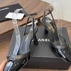 Chanel26ss夏季新款拼色漆皮后绊带高跟鞋这双拼色漆皮后绊带高跟鞋,是品牌经典双色美学的标志性演绎 Chanel26ss夏季新款拼色漆皮后绊带高跟鞋这双拼色漆皮后绊带高跟鞋,是品牌经典双色美学的标志性演绎
