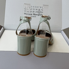 Maison Margiela 马吉拉 26ss早春新款 tabi分趾 后空扣带 平底 凉鞋刻着“时髦” Maison Margiela 马吉拉 26ss早春新款 tabi分趾 后空扣带 平底 凉鞋刻着“时髦”