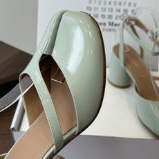 Maison Margiela 马吉拉 26ss早春新款 tabi分趾 后空扣带 平底 凉鞋刻着“时髦” Maison Margiela 马吉拉 26ss早春新款 tabi分趾 后空扣带 平底 凉鞋刻着“时髦”