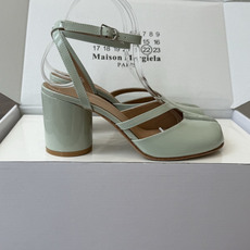 Maison Margiela 马吉拉 26ss早春新款 tabi分趾 后空扣带 平底 凉鞋刻着“时髦” Maison Margiela 马吉拉 26ss早春新款 tabi分趾 后空扣带 平底 凉鞋刻着“时髦”