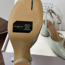 Maison Margiela 马吉拉 26ss早春新款 tabi分趾 后空扣带 平底 凉鞋刻着“时髦” Maison Margiela 马吉拉 26ss早春新款 tabi分趾 后空扣带 平底 凉鞋刻着“时髦”