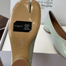 Maison Margiela 马吉拉 26ss早春新款 tabi分趾 后空扣带 平底 凉鞋刻着“时髦” Maison Margiela 马吉拉 26ss早春新款 tabi分趾 后空扣带 平底 凉鞋刻着“时髦”