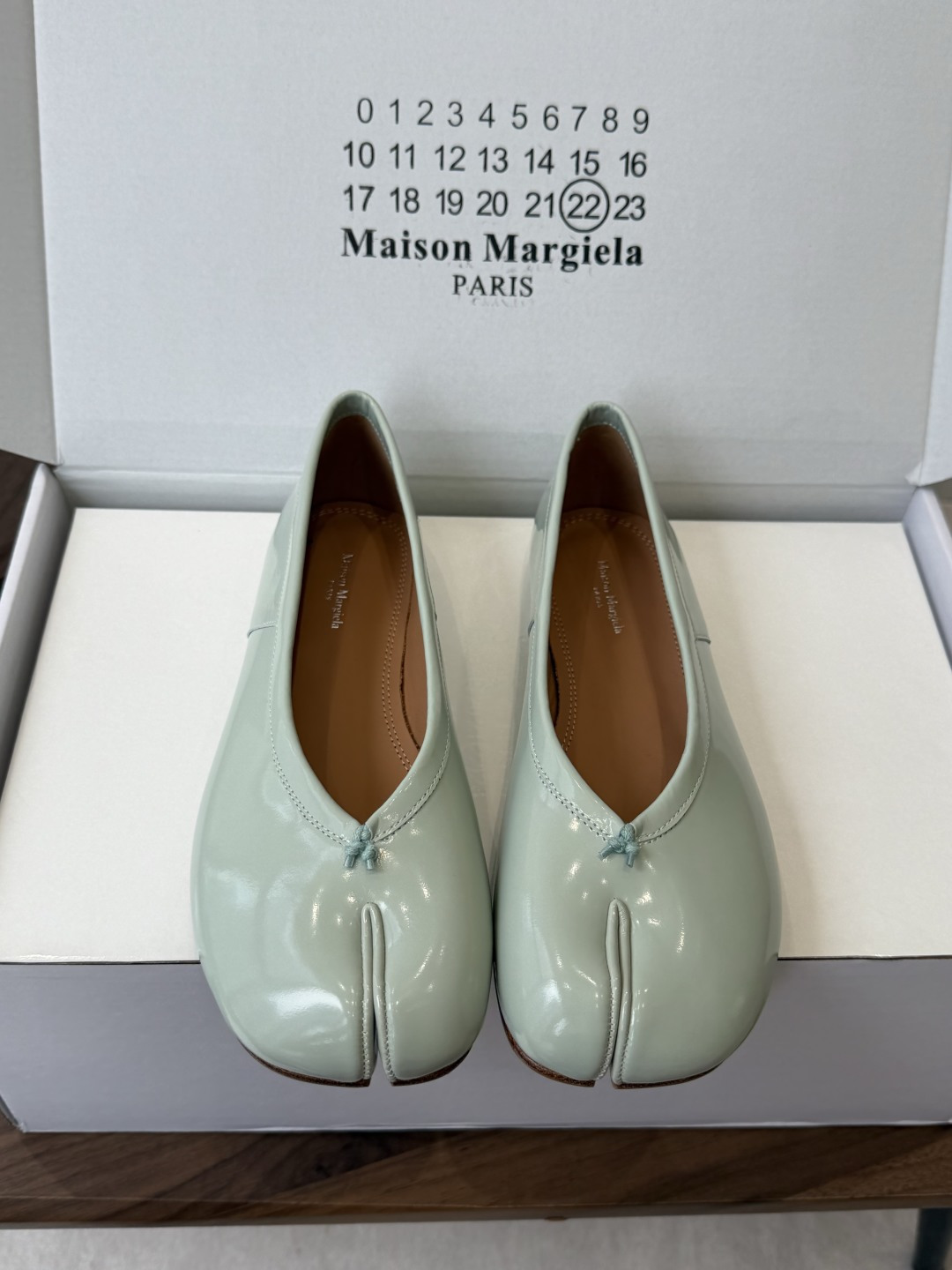 Maison Margiela 马吉拉 26ss早春新款 tabi分趾 后空扣带 平底 凉鞋刻着“时髦”