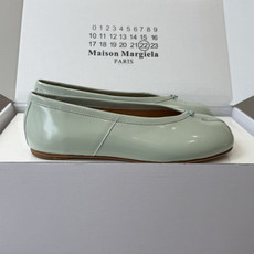 Maison Margiela 马吉拉 26ss早春新款 tabi分趾 后空扣带 平底 凉鞋刻着“时髦” Maison Margiela 马吉拉 26ss早春新款 tabi分趾 后空扣带 平底 凉鞋刻着“时髦”