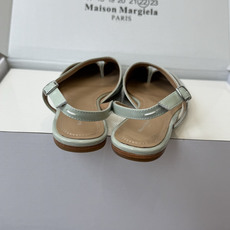 Maison Margiela 马吉拉 26ss早春新款 tabi分趾 后空扣带 平底 凉鞋刻着“时髦” Maison Margiela 马吉拉 26ss早春新款 tabi分趾 后空扣带 平底 凉鞋刻着“时髦”