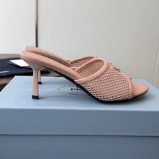 Prada 普拉达26ss 春夏鞋头 电绣点缀, 宛如女神脖子上的项链,上脚包裹性非常好,上脚跟显瘦,真 Prada 普拉达26ss 春夏鞋头 电绣点缀, 宛如女神脖子上的项链,上脚包裹性非常好,上脚跟显瘦,真