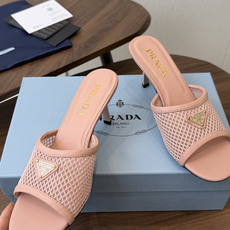 Prada 普拉达26ss 春夏鞋头 电绣点缀, 宛如女神脖子上的项链,上脚包裹性非常好,上脚跟显瘦,真 Prada 普拉达26ss 春夏鞋头 电绣点缀, 宛如女神脖子上的项链,上脚包裹性非常好,上脚跟显瘦,真
