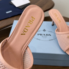 Prada 普拉达26ss 春夏鞋头 电绣点缀, 宛如女神脖子上的项链,上脚包裹性非常好,上脚跟显瘦,真 Prada 普拉达26ss 春夏鞋头 电绣点缀, 宛如女神脖子上的项链,上脚包裹性非常好,上脚跟显瘦,真