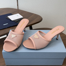 Prada 普拉达26ss 春夏鞋头 电绣点缀, 宛如女神脖子上的项链,上脚包裹性非常好,上脚跟显瘦,真 Prada 普拉达26ss 春夏鞋头 电绣点缀, 宛如女神脖子上的项链,上脚包裹性非常好,上脚跟显瘦,真