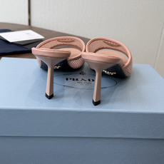 Prada 普拉达26ss 春夏鞋头 电绣点缀, 宛如女神脖子上的项链,上脚包裹性非常好,上脚跟显瘦,真 Prada 普拉达26ss 春夏鞋头 电绣点缀, 宛如女神脖子上的项链,上脚包裹性非常好,上脚跟显瘦,真