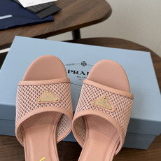Prada 普拉达26ss 春夏鞋头 电绣点缀, 宛如女神脖子上的项链,上脚包裹性非常好,上脚跟显瘦,真 Prada 普拉达26ss 春夏鞋头 电绣点缀, 宛如女神脖子上的项链,上脚包裹性非常好,上脚跟显瘦,真