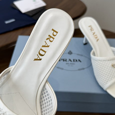 Prada 普拉达26ss 春夏鞋头 电绣点缀, 宛如女神脖子上的项链,上脚包裹性非常好,上脚跟显瘦,真 Prada 普拉达26ss 春夏鞋头 电绣点缀, 宛如女神脖子上的项链,上脚包裹性非常好,上脚跟显瘦,真