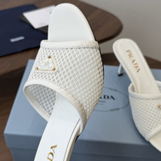 Prada 普拉达26ss 春夏鞋头 电绣点缀, 宛如女神脖子上的项链,上脚包裹性非常好,上脚跟显瘦,真 Prada 普拉达26ss 春夏鞋头 电绣点缀, 宛如女神脖子上的项链,上脚包裹性非常好,上脚跟显瘦,真