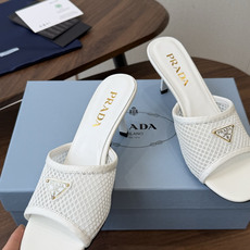 Prada 普拉达26ss 春夏鞋头 电绣点缀, 宛如女神脖子上的项链,上脚包裹性非常好,上脚跟显瘦,真 Prada 普拉达26ss 春夏鞋头 电绣点缀, 宛如女神脖子上的项链,上脚包裹性非常好,上脚跟显瘦,真