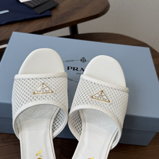 Prada 普拉达26ss 春夏鞋头 电绣点缀, 宛如女神脖子上的项链,上脚包裹性非常好,上脚跟显瘦,真 Prada 普拉达26ss 春夏鞋头 电绣点缀, 宛如女神脖子上的项链,上脚包裹性非常好,上脚跟显瘦,真