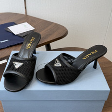 Prada 普拉达26ss 春夏鞋头 电绣点缀, 宛如女神脖子上的项链,上脚包裹性非常好,上脚跟显瘦,真 Prada 普拉达26ss 春夏鞋头 电绣点缀, 宛如女神脖子上的项链,上脚包裹性非常好,上脚跟显瘦,真