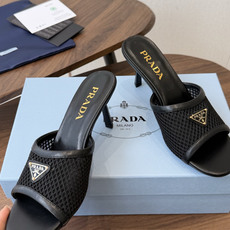 Prada 普拉达26ss 春夏鞋头 电绣点缀, 宛如女神脖子上的项链,上脚包裹性非常好,上脚跟显瘦,真 Prada 普拉达26ss 春夏鞋头 电绣点缀, 宛如女神脖子上的项链,上脚包裹性非常好,上脚跟显瘦,真