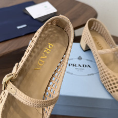 Prada 26ss普拉达最新走秀款圆头蝴蝶结高跟鞋 复古老钱风露跟凉鞋时尚界久违的极简之美 时髦又精致 Prada 26ss普拉达最新走秀款圆头蝴蝶结高跟鞋 复古老钱风露跟凉鞋时尚界久违的极简之美 时髦又精致