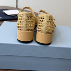 Prada 26ss普拉达最新走秀款圆头蝴蝶结高跟鞋 复古老钱风露跟凉鞋时尚界久违的极简之美 时髦又精致 Prada 26ss普拉达最新走秀款圆头蝴蝶结高跟鞋 复古老钱风露跟凉鞋时尚界久违的极简之美 时髦又精致