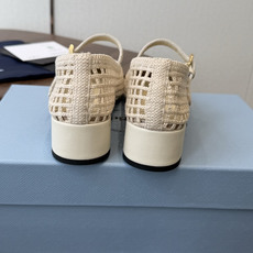 Prada 26ss普拉达最新走秀款圆头蝴蝶结高跟鞋 复古老钱风露跟凉鞋时尚界久违的极简之美 时髦又精致 Prada 26ss普拉达最新走秀款圆头蝴蝶结高跟鞋 复古老钱风露跟凉鞋时尚界久违的极简之美 时髦又精致