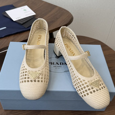 Prada 26ss普拉达最新走秀款圆头蝴蝶结高跟鞋 复古老钱风露跟凉鞋时尚界久违的极简之美 时髦又精致 Prada 26ss普拉达最新走秀款圆头蝴蝶结高跟鞋 复古老钱风露跟凉鞋时尚界久违的极简之美 时髦又精致