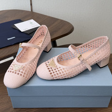 Prada 26ss普拉达最新走秀款圆头蝴蝶结高跟鞋 复古老钱风露跟凉鞋时尚界久违的极简之美 时髦又精致 Prada 26ss普拉达最新走秀款圆头蝴蝶结高跟鞋 复古老钱风露跟凉鞋时尚界久违的极简之美 时髦又精致