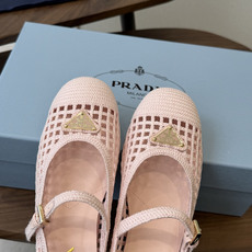Prada 26ss普拉达最新走秀款圆头蝴蝶结高跟鞋 复古老钱风露跟凉鞋时尚界久违的极简之美 时髦又精致 Prada 26ss普拉达最新走秀款圆头蝴蝶结高跟鞋 复古老钱风露跟凉鞋时尚界久违的极简之美 时髦又精致