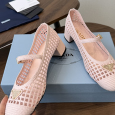 Prada 26ss普拉达最新走秀款圆头蝴蝶结高跟鞋 复古老钱风露跟凉鞋时尚界久违的极简之美 时髦又精致 Prada 26ss普拉达最新走秀款圆头蝴蝶结高跟鞋 复古老钱风露跟凉鞋时尚界久违的极简之美 时髦又精致