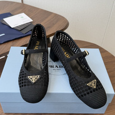 Prada 26ss普拉达最新走秀款圆头蝴蝶结高跟鞋 复古老钱风露跟凉鞋时尚界久违的极简之美 时髦又精致 Prada 26ss普拉达最新走秀款圆头蝴蝶结高跟鞋 复古老钱风露跟凉鞋时尚界久违的极简之美 时髦又精致