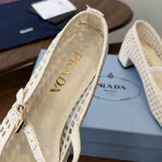 Prada 26ss普拉达最新走秀款圆头蝴蝶结高跟鞋 复古老钱风露跟凉鞋时尚界久违的极简之美 时髦又精致 Prada 26ss普拉达最新走秀款圆头蝴蝶结高跟鞋 复古老钱风露跟凉鞋时尚界久违的极简之美 时髦又精致