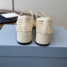 Prada 26ss普拉达最新走秀款圆头蝴蝶结高跟鞋 复古老钱风露跟凉鞋时尚界久违的极简之美 时髦又精致 Prada 26ss普拉达最新走秀款圆头蝴蝶结高跟鞋 复古老钱风露跟凉鞋时尚界久违的极简之美 时髦又精致