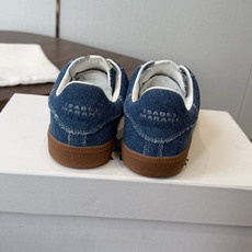 ISABEL.MARANT 伊莎贝尔·玛兰 26ss 新款小白鞋 以打破常规的不羁风格展现生活面貌,整个 ISABEL.MARANT 伊莎贝尔·玛兰 26ss 新款小白鞋 以打破常规的不羁风格展现生活面貌,整个