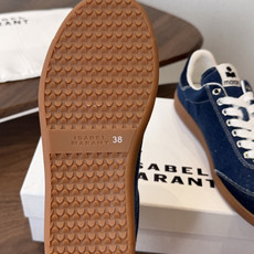 ISABEL.MARANT 伊莎贝尔·玛兰 26ss 新款小白鞋 以打破常规的不羁风格展现生活面貌,整个 ISABEL.MARANT 伊莎贝尔·玛兰 26ss 新款小白鞋 以打破常规的不羁风格展现生活面貌,整个