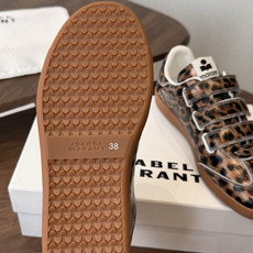 ISABEL.MARANT 伊莎贝尔·玛兰 26ss 新款小白鞋 以打破常规的不羁风格展现生活面貌,整个 ISABEL.MARANT 伊莎贝尔·玛兰 26ss 新款小白鞋 以打破常规的不羁风格展现生活面貌,整个