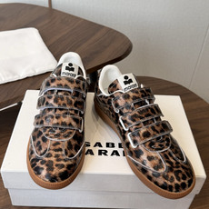 ISABEL.MARANT 伊莎贝尔·玛兰 26ss 新款小白鞋 以打破常规的不羁风格展现生活面貌,整个 ISABEL.MARANT 伊莎贝尔·玛兰 26ss 新款小白鞋 以打破常规的不羁风格展现生活面貌,整个