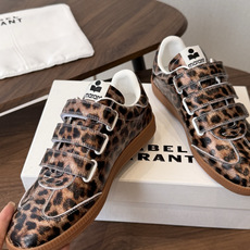 ISABEL.MARANT 伊莎贝尔·玛兰 26ss 新款小白鞋 以打破常规的不羁风格展现生活面貌,整个 ISABEL.MARANT 伊莎贝尔·玛兰 26ss 新款小白鞋 以打破常规的不羁风格展现生活面貌,整个