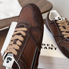 ISABEL.MARANT 伊莎贝尔·玛兰 26ss 新款小白鞋 以打破常规的不羁风格展现生活面貌,整个 ISABEL.MARANT 伊莎贝尔·玛兰 26ss 新款小白鞋 以打破常规的不羁风格展现生活面貌,整个